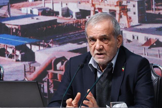 پزشکیان: نقدها منصفانه باشد/ اختصاص بیش از ۶۴ همت اعتبار برای توسعه خراسان جنوبی