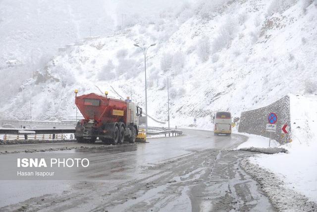 مسدود شدن چند راه روستایی اردستان بر اثر بارش سنگین برف