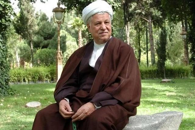 هاشمی رفسنجانی در کنار یاسر عرفات، بهشتی و منتظری؛ بهمن ۵۷ (عکس)