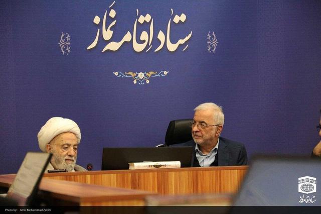 قرائتی: نماز با بخشنامه زنده نمیشود