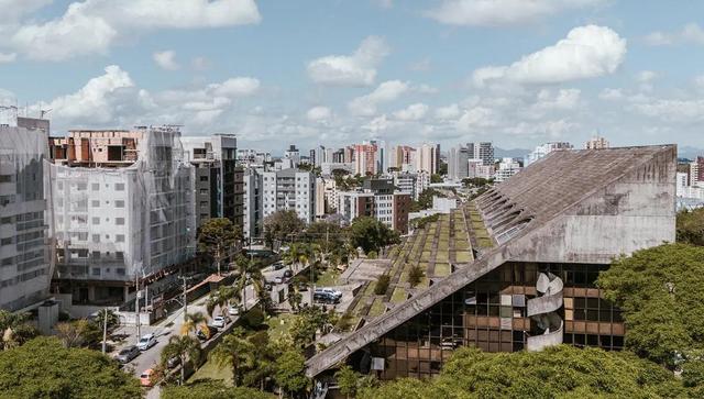 یکی از نمونه های جذاب معماری اکو-بروتالیسم (+عکس)