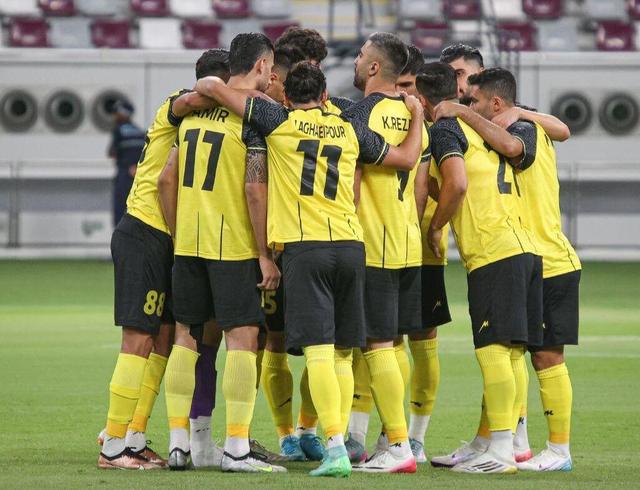 داور کمتجربه ژاپنی دیدار سپاهان و الاهلی را سوت میزند