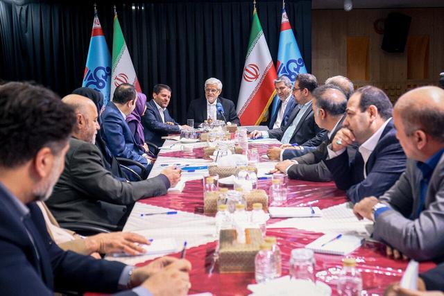 عارف: بزودی جشن پیروزی را برگزار میکنیم؛ تنگه هرمز ملک طلق ایران است