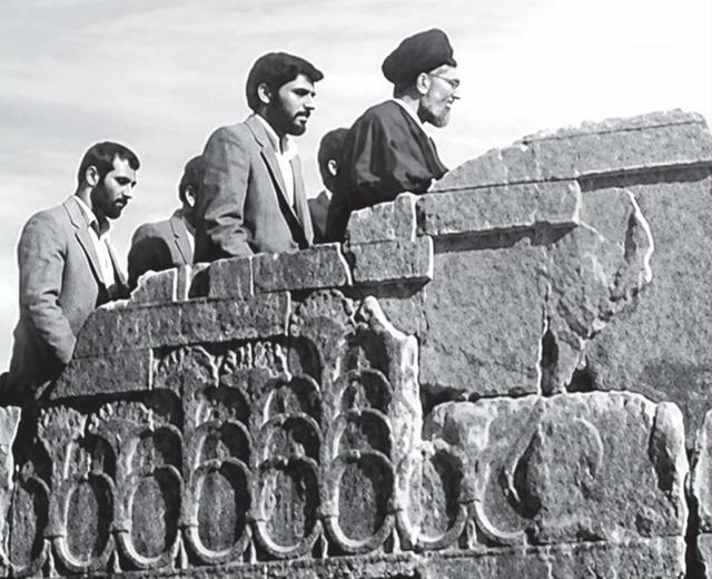 تختجمشید در آینه نگاه رهبر شهید؛ روایتی از پیوند ایران، تاریخ و هویت/ وقتی آیتالله خامنهای از هویت ایران و سرنوشت تاریخ نوشت