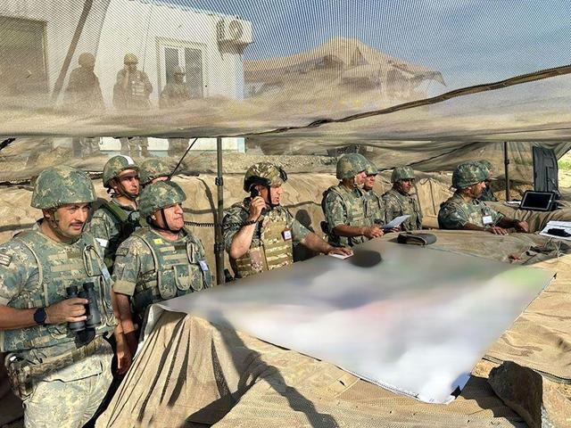 رزمایش زمینی ارتش جمهوری آذربایجان با استفاده از پهپادها و جنگ الکترونیک