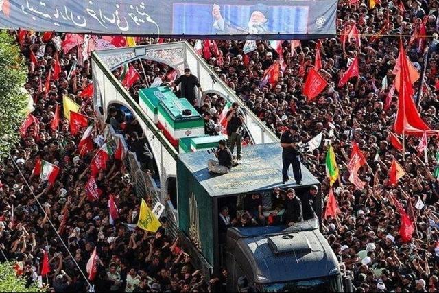 از بینالحرمین تا صحن رضوی؛ ؛ وداع آخر با «رهبر شهید» در مشهد پایتخت معنوی ایران