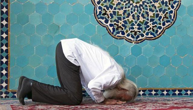 نماز شب چگونه خوانده میشود و چه برکات و فضایلی دارد؟