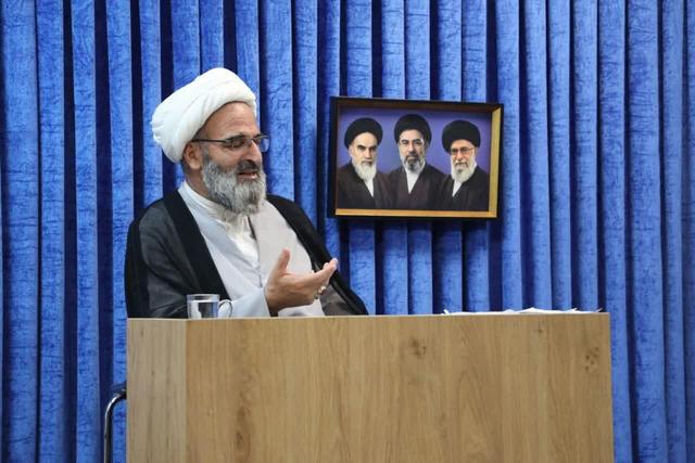 نماینده ولیفقیه در سمنان: تحقق عزت ملی در گرو «قطع وابستگی به بیگانگان» است