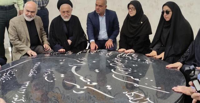 ادای احترام سخنگوی دولت به شهدای گمنام و آرامگاه قیصر امینپور در گتوند